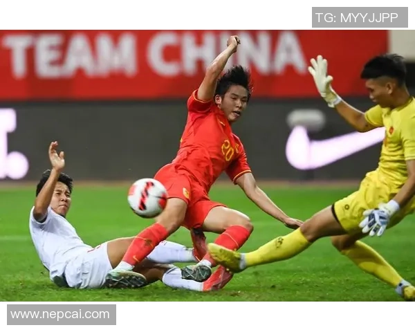 U19中国队迎战塞内加尔队全力争胜展现青春风采