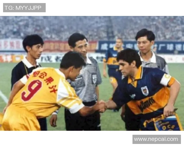 1996年四川全兴对阵博卡青年主帅的精彩战术较量与足球魅力解析 1996年四川全兴对阵博卡青年主帅的精彩战术较量与足球魅力解析